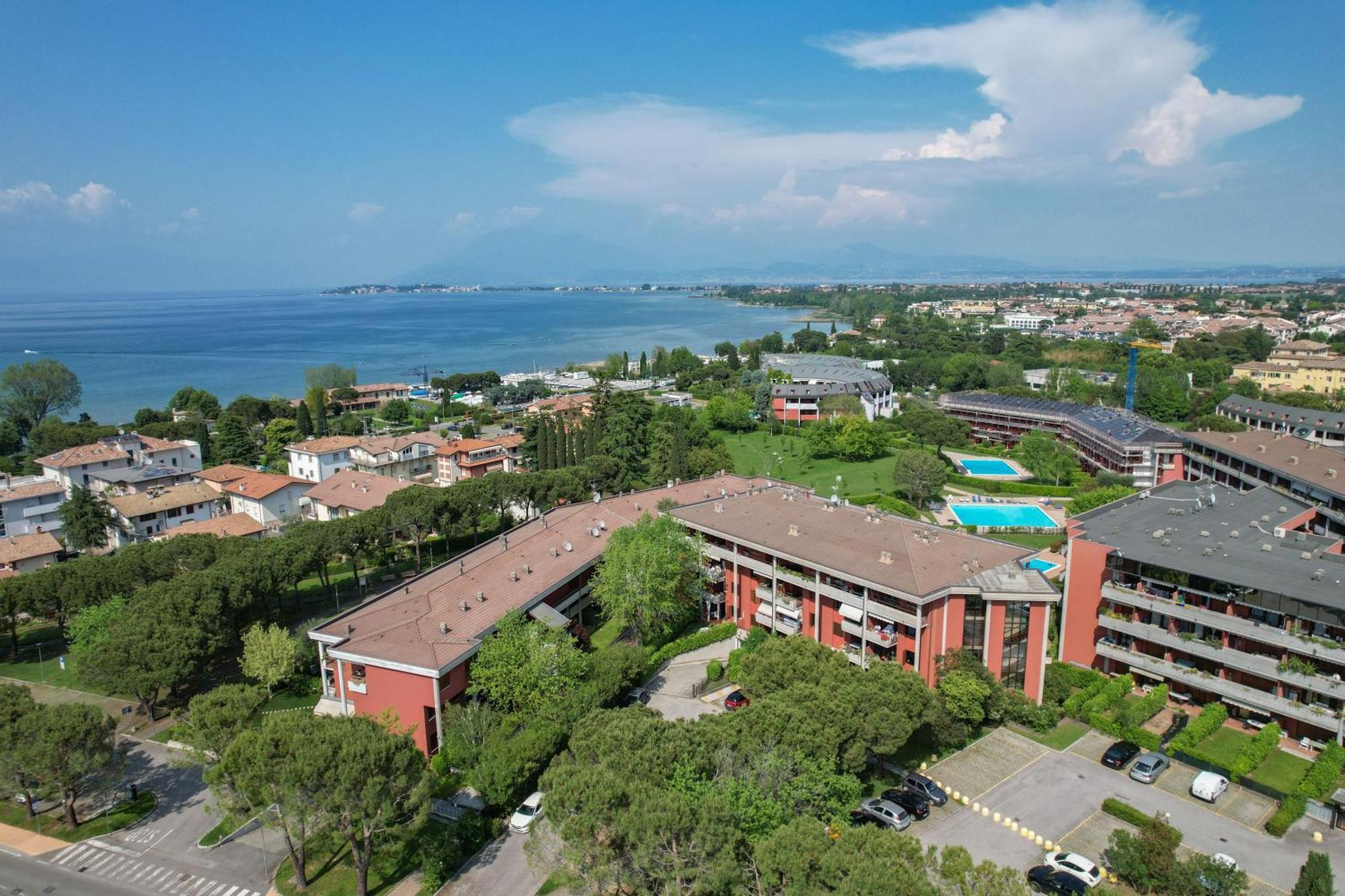Breeze Apartment Desenzano del Garda Exterior foto