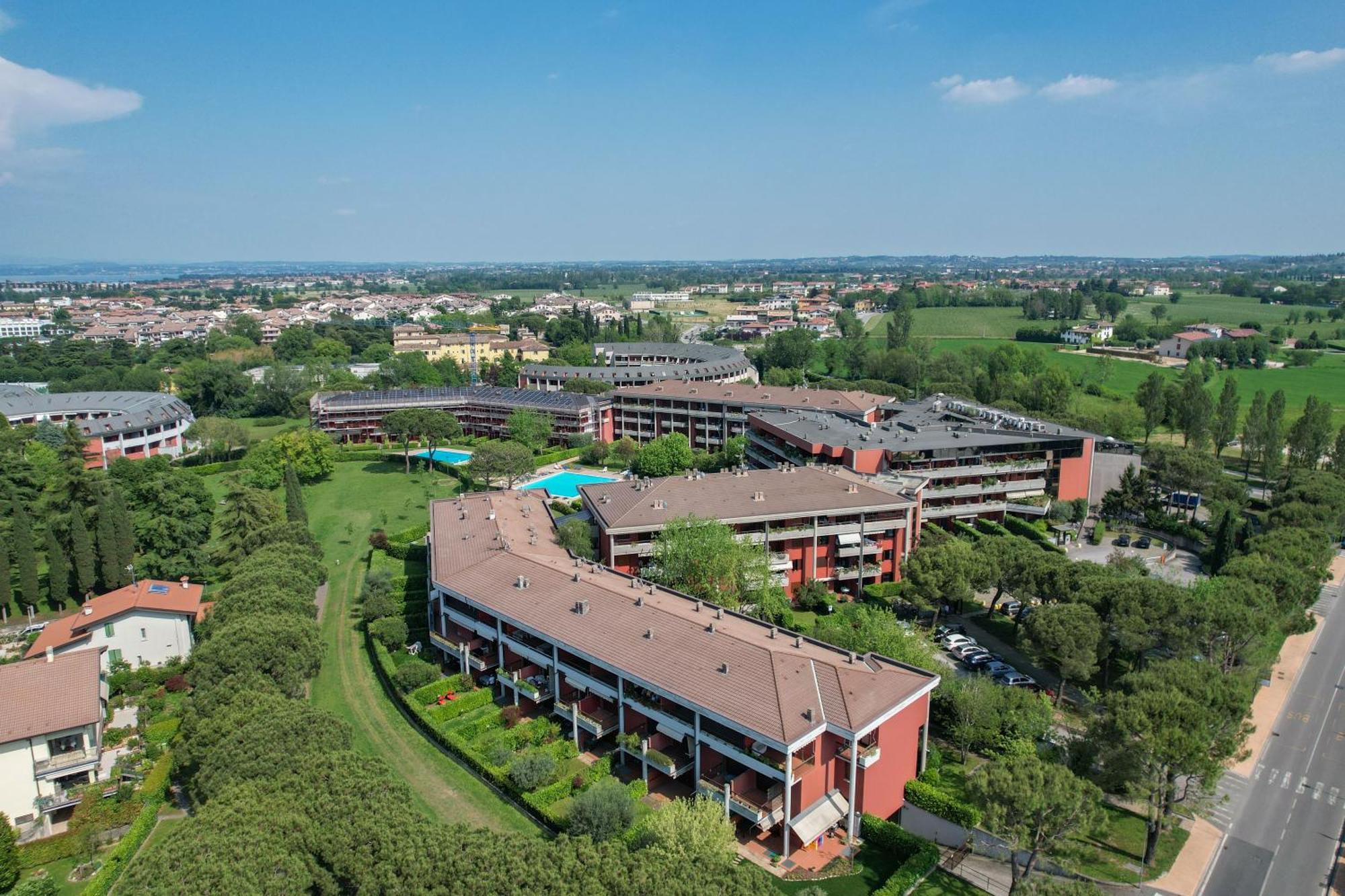 Breeze Apartment Desenzano del Garda Exterior foto